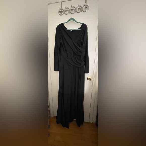 Dessy Collection
Women's Long-Sleeve Side-Ruched Satin Gown
XXL, Black
Qty: 1 - Picture 4 of 4